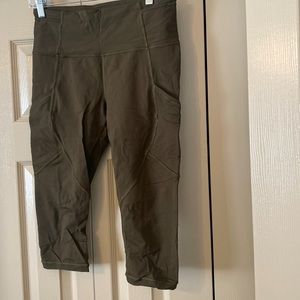 Lululemon cropped army green pant